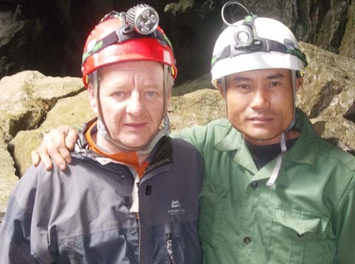 Mr. Ho Khanh (R) and Mr. Howard Limber Mr. Ho Khanh (R) and Mr. Howard Limber
